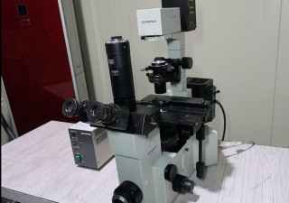 Microscópio fluorescente de contraste invertido Olympus IX70 usado