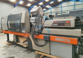 Μεταχειρισμένη μηχανή χύτευσης με έγχυση Sandretto series 8 150 T - 612/150 - SEF 90