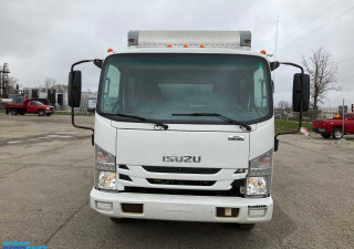 Camion fourgon à cabine multiplace Isuzu NQR 2017