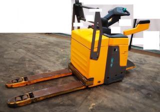 Used JUNGHEINRICH, 5,000 LBS, RIDING PALLET TRUCK