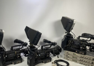 Câmera de estúdio JVC GY HD251 usada configurada com RCU, monitores, adaptador de estúdio KA-HD250