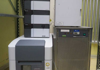Shimadzu LCMS-2020 massaspectrometer met Shimadzu Prominence UFLC/HPLC-systeem en 2 detectoren