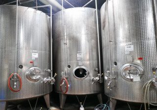 13.670 LITER CHAMPAGNE PRESSURE TANK / STORAGE TANK RIEGER 8 BAR, VERTICAL, ROUND IN V2A WITH COOLING JACKET AND INSULATION