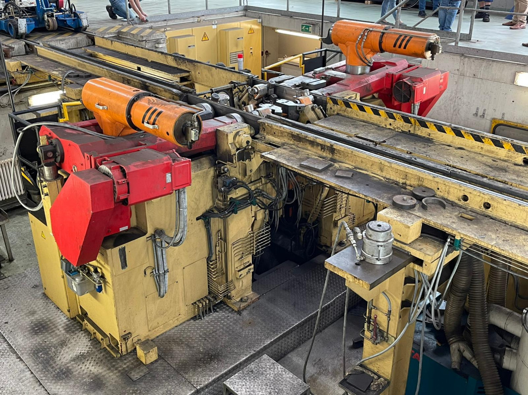 Hegenscheidt outlet wheel lathe